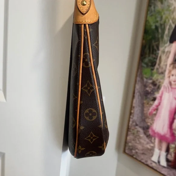 Louis Vuitton Monogram Canvas Shoulder Bag - Picture 9 of 17